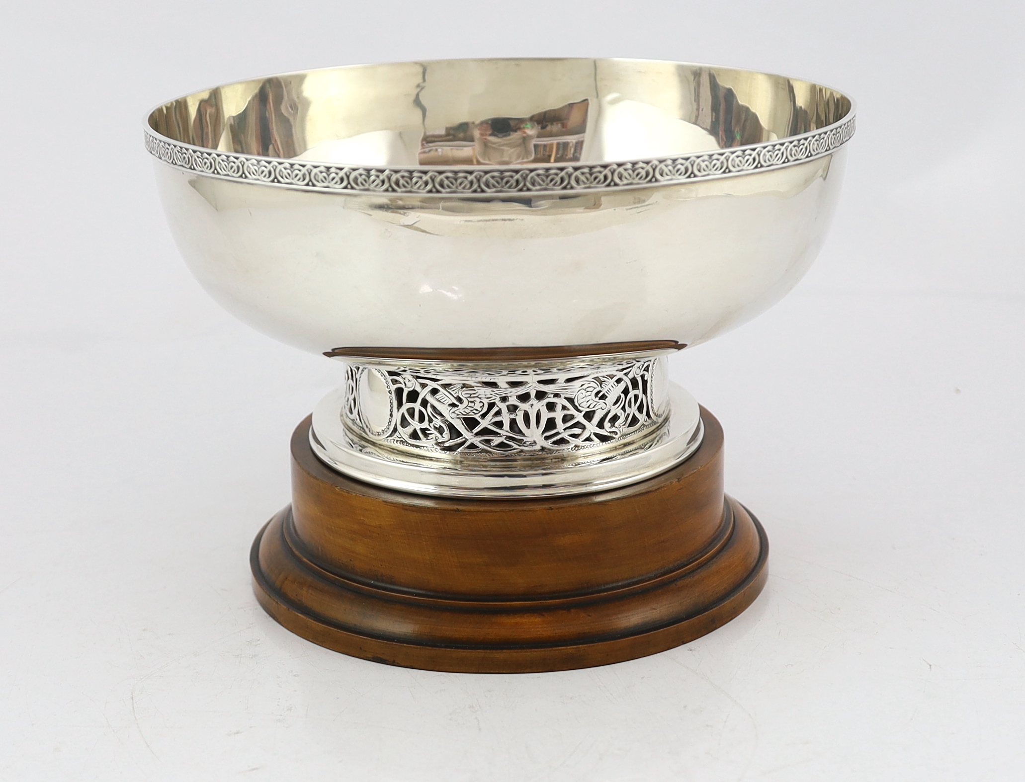 A George V Arts & Crafts silver circular bowl, by W & C Sissons
